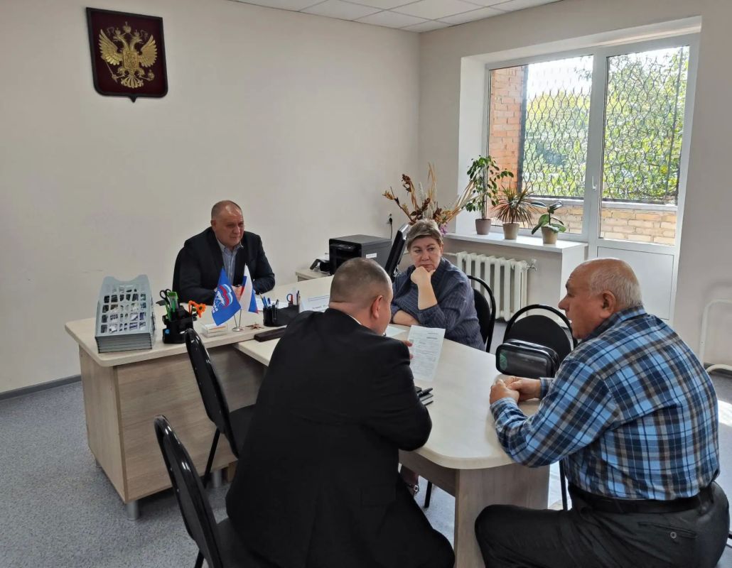 Рустям Агишев рассмотрел обращения жителей Каменского района Рустям Агишев рассмотрел обращения жителей Каменского района