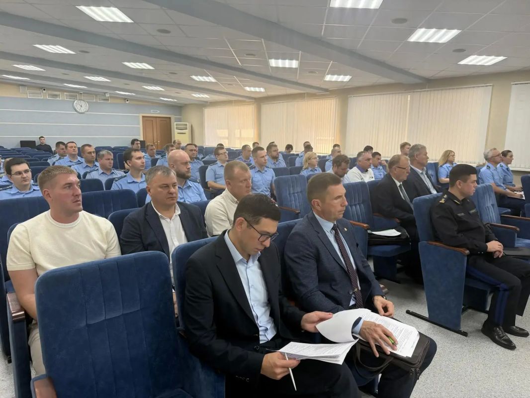 Прокурор Пензенской области Дмитрий Горшков провел оперативное совещание по вопросам подготовки к отопительному сезону Прокурор Пензенской области Дмитрий Горшков провел оперативное совещание по вопросам подготовки к отопительному сезону