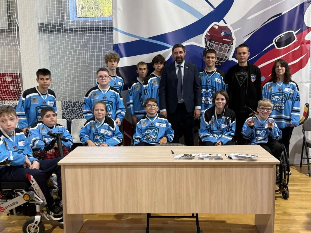 «Крылья мечты» — серебряные призёры турнира «Хоккей для всех» «Крылья мечты» — серебряные призёры турнира «Хоккей для всех»