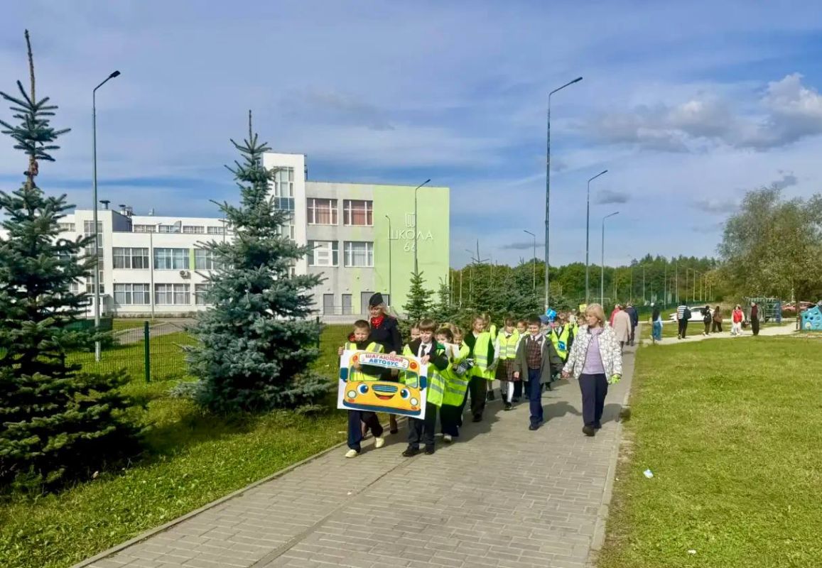 Сотрудники пензенской Госавтоинспекции провели для школьников пешую экскурсию Сотрудники пензенской Госавтоинспекции провели для школьников пешую экскурсию