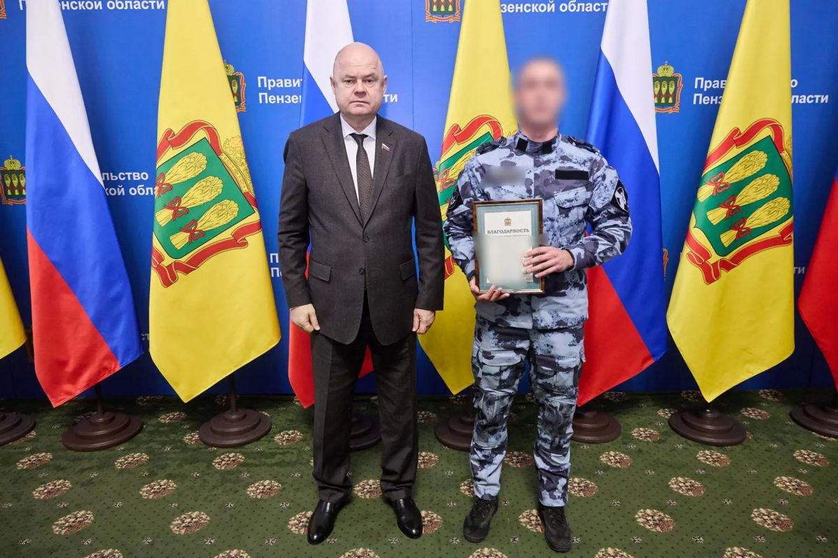 Вадим Супиков вручил награды пензенским росгвардейцам Вадим Супиков вручил награды пензенским росгвардейцам