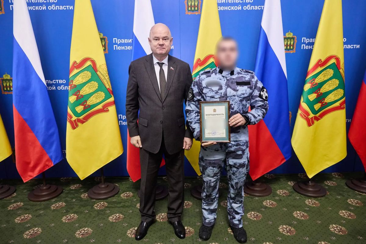Вадим Супиков вручил награды пензенским росгвардейцам Вадим Супиков вручил награды пензенским росгвардейцам
