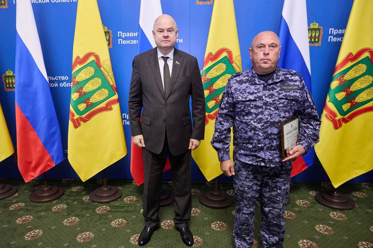 Вадим Супиков вручил награды пензенским росгвардейцам Вадим Супиков вручил награды пензенским росгвардейцам