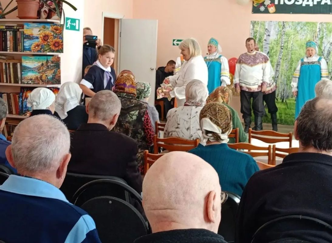 В Земетчино прошел праздничный концерт ко Дню пожилого человека В Земетчино прошел праздничный концерт ко Дню пожилого человека