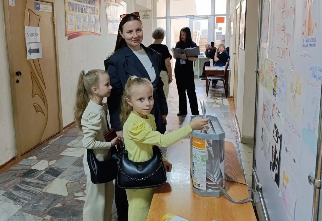Олег Денисов: В дни выборов у жителей Шуиста была возможность выразить свое мнение по поводу места для будущего бассейна Олег Денисов: В дни выборов у жителей Шуиста была возможность выразить свое мнение по поводу места для будущего бассейна
