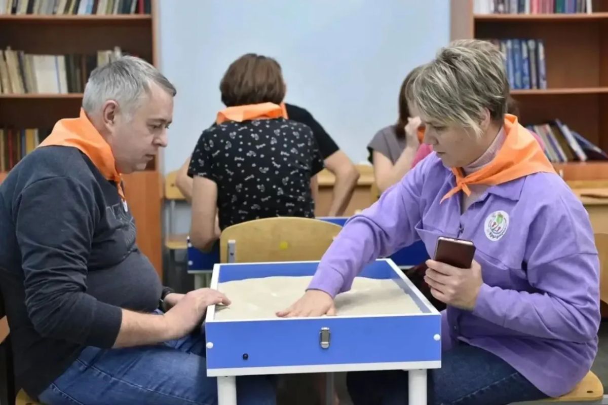 Олег Мельниченко: На базе Пензенского областного социально-реабилитационного центра для детей и молодых инвалидов создаем службу семейной медиации, где родителям и детям помогут преодолеть психологические и бытовые... Олег Мельниченко: На базе Пензенского областного социально-реабилитационного центра для детей и молодых инвалидов создаем службу семейной медиации, где родителям и детям помогут преодолеть психологические и бытовые...