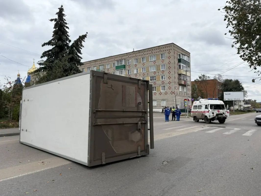 Сотрудники полиции устанавливают обстоятельства дорожно-транспортного происшествия в Сердобском районе