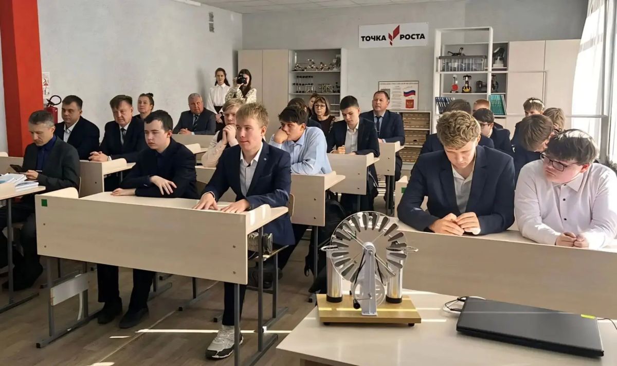 В средней школе №2 села Грабово им. Героя России С.В. Кустова состоялось торжественное открытие «Энергокружка» — федерального образовательного проекта компании «Россети» В средней школе №2 села Грабово им. Героя России С.В. Кустова состоялось торжественное открытие «Энергокружка» — федерального образовательного проекта компании «Россети»