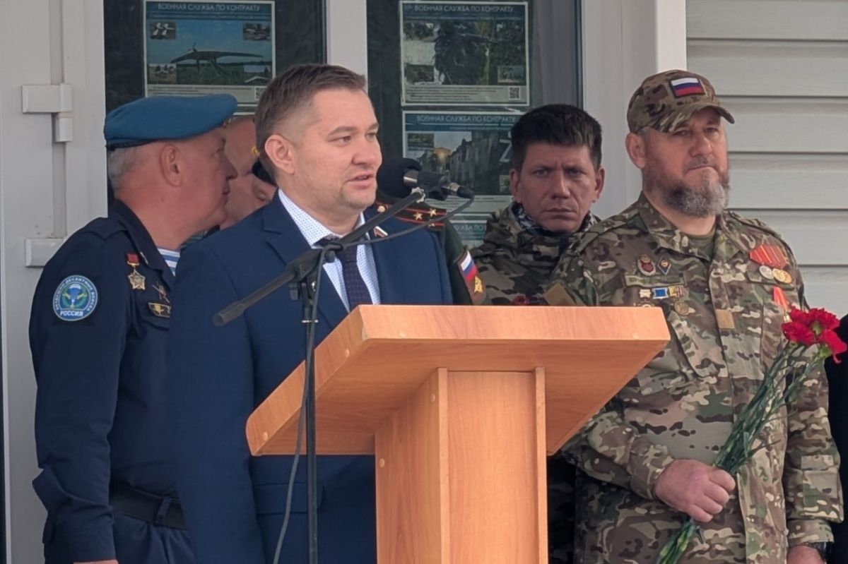 Павел Куликов напутствовал призывников перед отправкой в Вооруженные Силы России