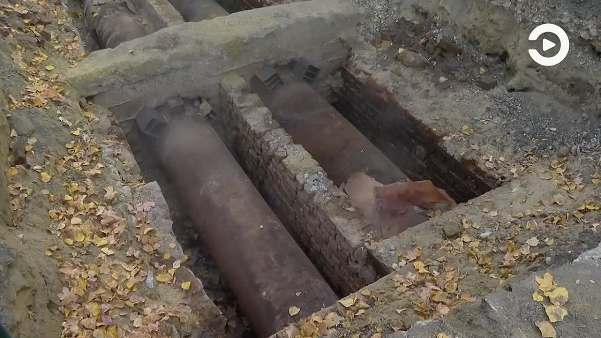 На улице Германа Титова в Пензе устраняют аварию на теплосетях