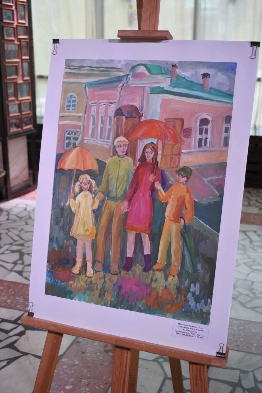 Выставка в Кукольном Доме. Папа — это первый герой, лучший друг и главный пример Выставка в Кукольном Доме. Папа — это первый герой, лучший друг и главный пример