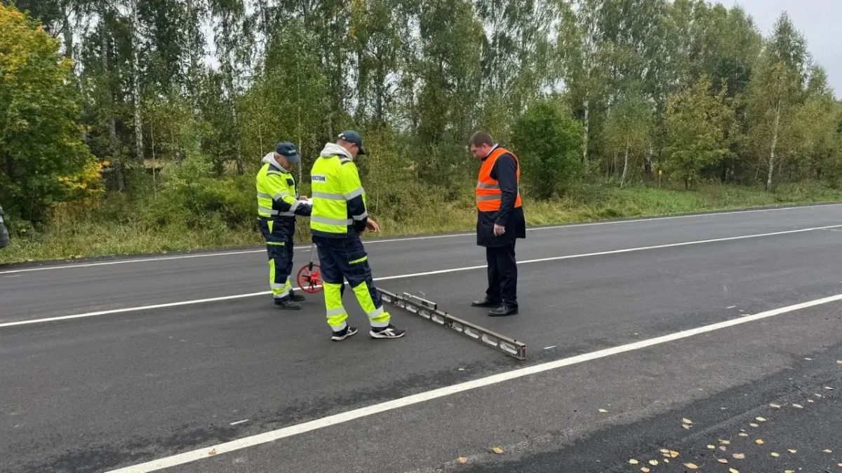 Олег Мельниченко: Поздравляю с Днём работника дорожного хозяйства всех, кто строит новые трассы и ремонтирует старые, кто поддерживает связанность населенных пунктов Пензенской области и обеспечивает бесперебойное сообщение... Олег Мельниченко: Поздравляю с Днём работника дорожного хозяйства всех, кто строит новые трассы и ремонтирует старые, кто поддерживает связанность населенных пунктов Пензенской области и обеспечивает бесперебойное сообщение...