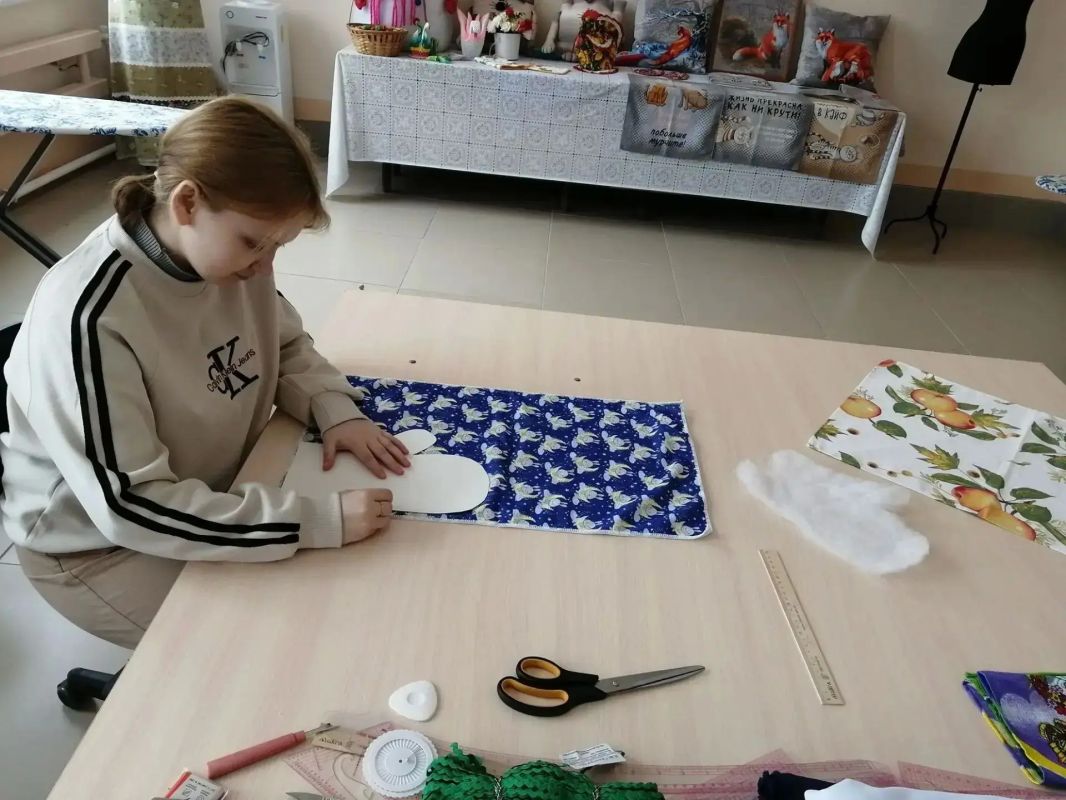 Спасский колледж профессиональных технологий и бизнеса предлагает обучение по программе дополнительного профессионального образования «Портной (пошив и ремонт одежды)» Спасский колледж профессиональных технологий и бизнеса предлагает обучение по программе дополнительного профессионального образования «Портной (пошив и ремонт одежды)»