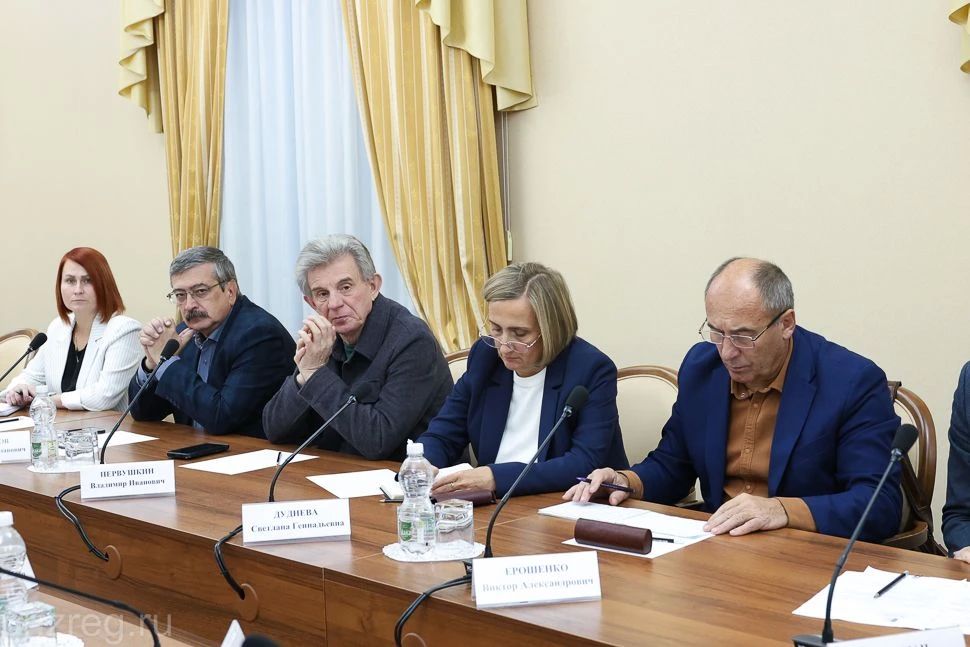 Губернатор Пензенской области Олег Мельниченко провел рабочее совещание по вопросу деятельности регионального отделения Российского военно-исторического общества Губернатор Пензенской области Олег Мельниченко провел рабочее совещание по вопросу деятельности регионального отделения Российского военно-исторического общества