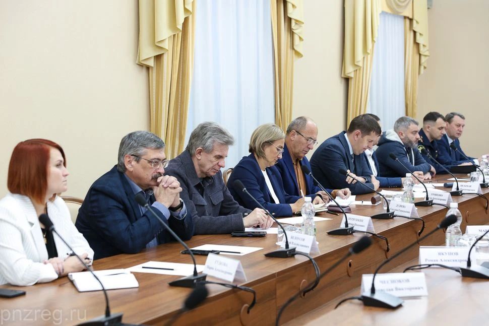 Губернатор Пензенской области Олег Мельниченко провел рабочее совещание по вопросу деятельности регионального отделения Российского военно-исторического общества Губернатор Пензенской области Олег Мельниченко провел рабочее совещание по вопросу деятельности регионального отделения Российского военно-исторического общества