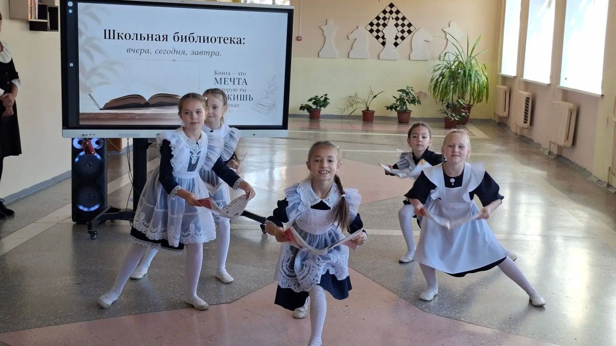 Современное, уютное и технологичное пространство обновленной библиотеки села Грабово распахнуло свои двери для учеников и педагогов Современное, уютное и технологичное пространство обновленной библиотеки села Грабово распахнуло свои двери для учеников и педагогов