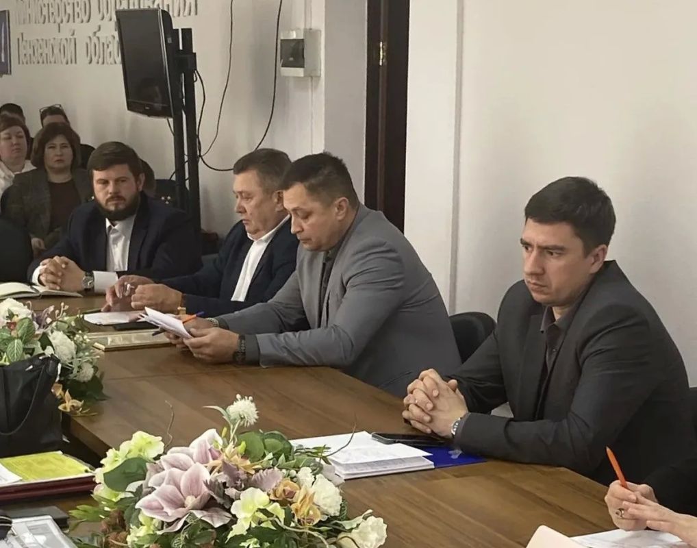 22 октября в Министерстве образования Пензенской области состоялось совещание под председательством Врио Министра образования Пензенской области Ларисы Казаковой по вопросу организации и развития деятельности отряда... 22 октября в Министерстве образования Пензенской области состоялось совещание под председательством Врио Министра образования Пензенской области Ларисы Казаковой по вопросу организации и развития деятельности отряда...