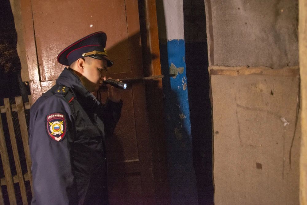 В Каменском районе мужчина схватился за нож, получив отказ от супруги сесть за руль