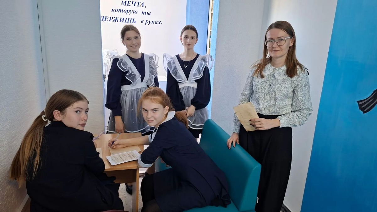 Современное, уютное и технологичное пространство обновленной библиотеки села Грабово распахнуло свои двери для учеников и педагогов Современное, уютное и технологичное пространство обновленной библиотеки села Грабово распахнуло свои двери для учеников и педагогов