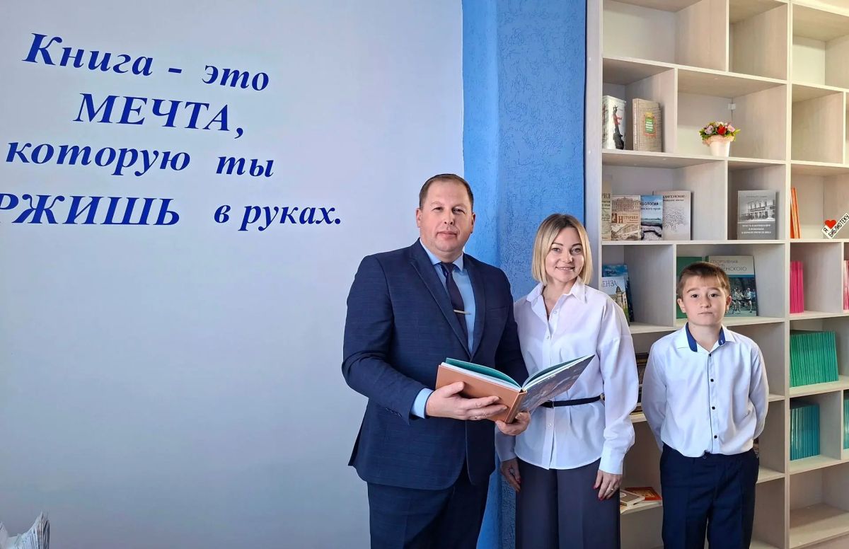 Современное, уютное и технологичное пространство обновленной библиотеки села Грабово распахнуло свои двери для учеников и педагогов Современное, уютное и технологичное пространство обновленной библиотеки села Грабово распахнуло свои двери для учеников и педагогов