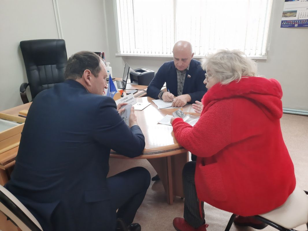 Юрий Старкин принял в работу обращения жителей Лунинского района Юрий Старкин принял в работу обращения жителей Лунинского района