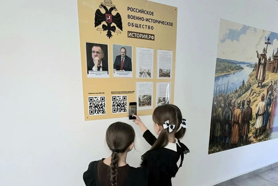 В школе имени Героя Советского Союза А.М.Кижеватова Бессоновского района активисты детской организации «Кижеватовец» вывели работу информационного стенда, посвящённого Российскому военно-историческому обществу (РВИО), на... В школе имени Героя Советского Союза А.М.Кижеватова Бессоновского района активисты детской организации «Кижеватовец» вывели работу информационного стенда, посвящённого Российскому военно-историческому обществу (РВИО), на...