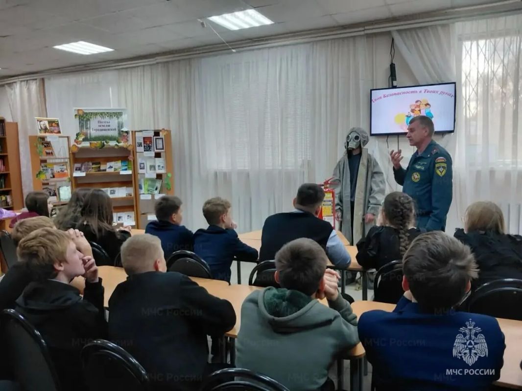 В рамках месячника гражданской обороны сотрудники МЧС России организуют обучающие занятия для детей во всех районах Пензенской области В рамках месячника гражданской обороны сотрудники МЧС России организуют обучающие занятия для детей во всех районах Пензенской области