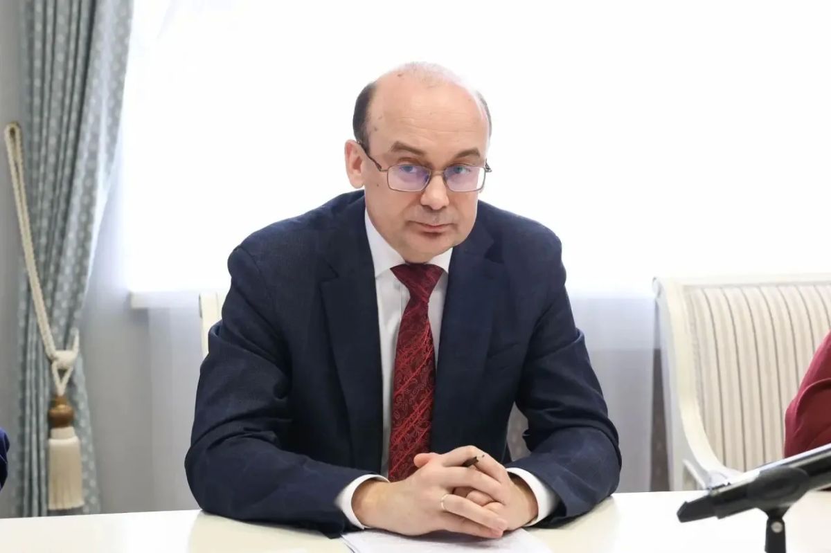 Олег Мельниченко: Заместитель министра науки и высшего образования Ольга Викторовна Петрова, с которой мы сегодня обсуждали социальные проекты для студентов, дала высокую оценку ПГУ — университету, который я называю... Олег Мельниченко: Заместитель министра науки и высшего образования Ольга Викторовна Петрова, с которой мы сегодня обсуждали социальные проекты для студентов, дала высокую оценку ПГУ — университету, который я называю...
