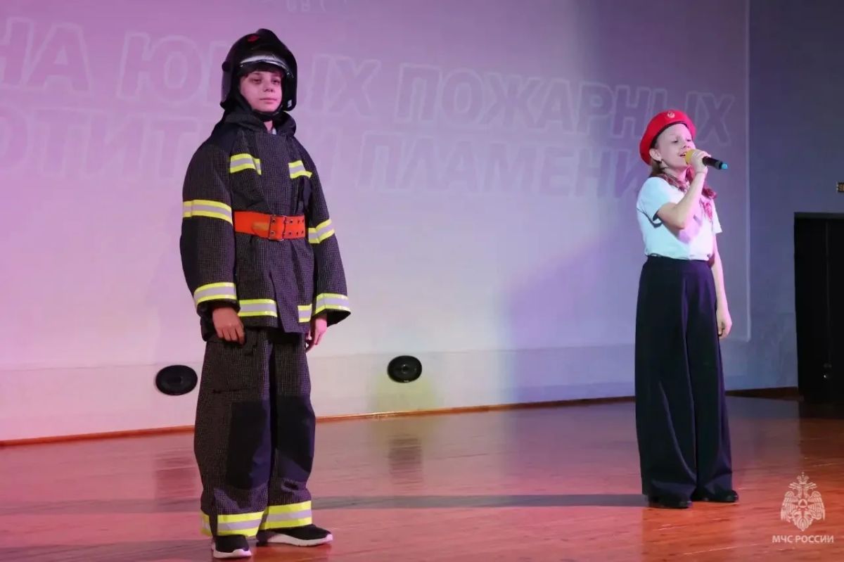 Огонь - не игрушка. В период школьных каникул сотрудники МЧС России совместно с дружиной юных пожарных организовали познавательное профилактическое мероприятие для учеников первых классов Огонь - не игрушка. В период школьных каникул сотрудники МЧС России совместно с дружиной юных пожарных организовали познавательное профилактическое мероприятие для учеников первых классов