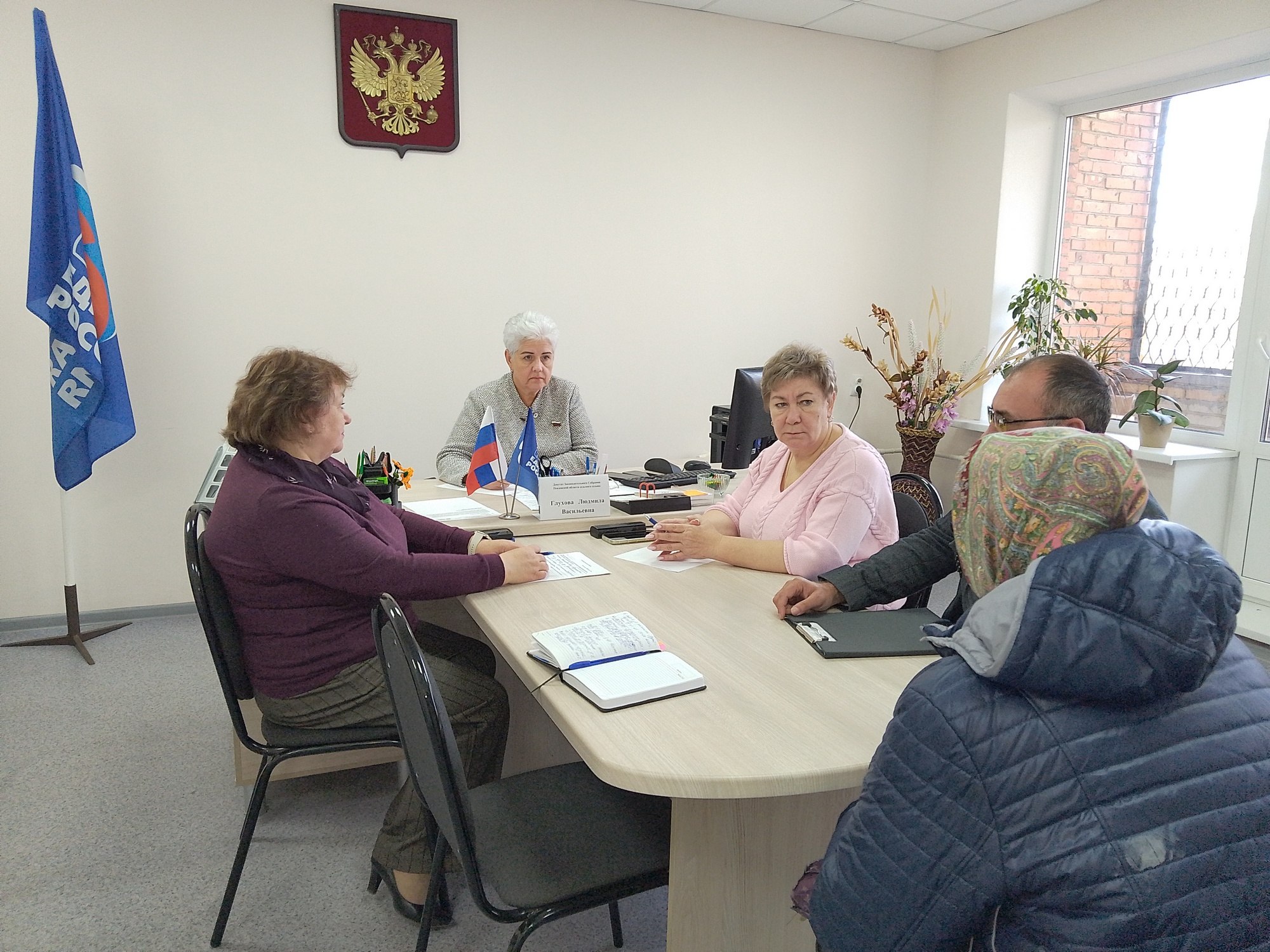 Людмила Глухова приняла в работу обращения жителей Каменского района