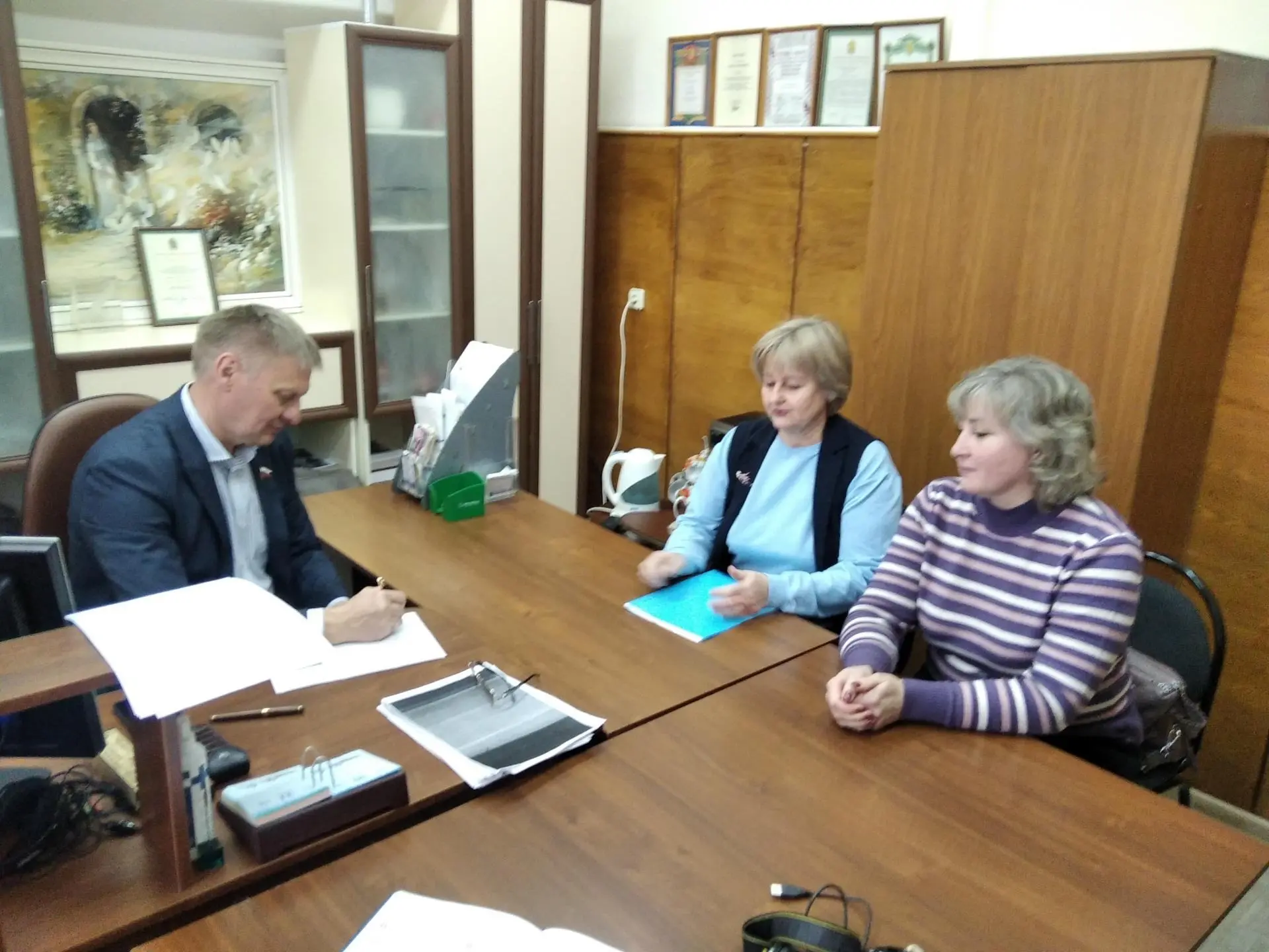 Дмитрий Петров провел прием граждан в Иссинском районе